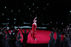 ブルガリア国立歌劇場　「バラ」色を身につけて、華やかにオペラを楽しみましょう！